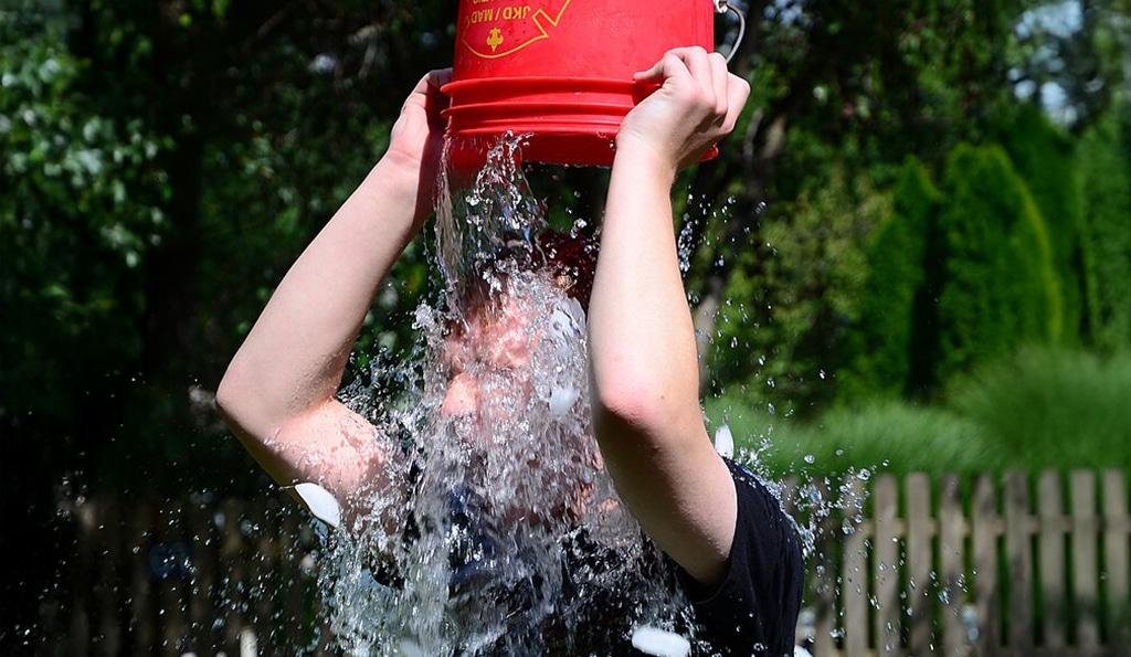 آيس باكيت تشالنج Ice Bucket Challenge